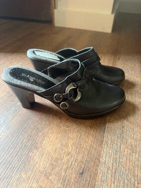Clogs